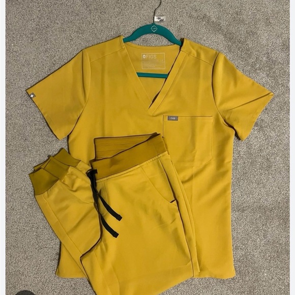 Figs Mustard Scrub Ensemble - Picture 3 of 3